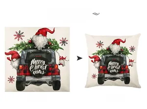 Detail von Weihnachtskissenbezug mit Gnom, rotem Karotruck und Merry Christmas Druck