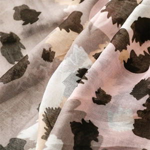 Detail of pink camouflage bali yarn scarf showing fabric texture and fringed edges