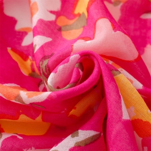 Écharpe légère aspect lin avec imprimé floral de pensées en rose fuchsia et orange