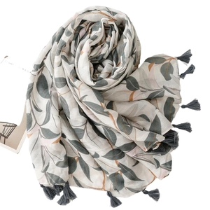 Sciarpa effetto lino con motivo a foglie blu-grigio e nappine decorative a frangia