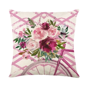 Linnen kussensloop met aquarel rozen en roze fietsmandprint voor de woonkamer