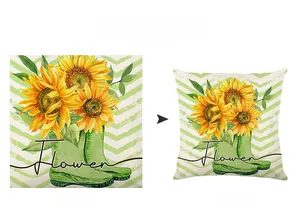 Detalle del estampado de girasol y botas de lluvia en una funda de cojín decorativa