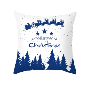 Housse de coussin bleue avec renne et traîneau du Père Noël sur fond blanc