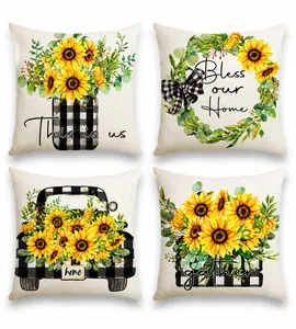 Détail de quatre housses de coussin tournesol d'été avec camion vintage et motifs floraux