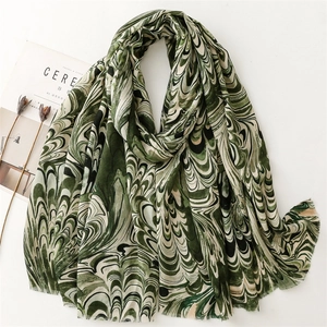 Green and beige feather pattern scarf in cotton-linen feel with soft fringed edges