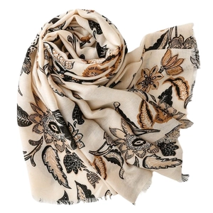 Écharpe vintage aspect lin à motifs floraux et bords effilochés sur fond beige doux