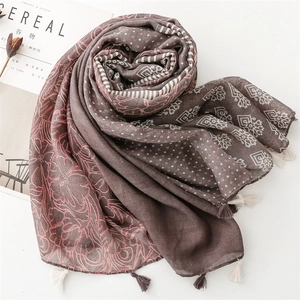 Ethnic style cotton scarf with geometric patterns and fringe tassels for women