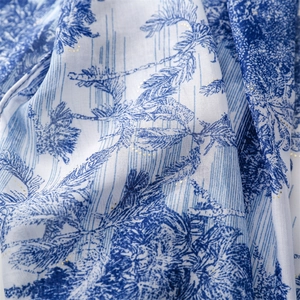 Blue and white blue-and-white porcelain pattern silk scarf with gold foil accents