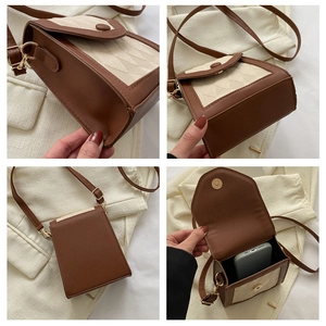 Détails du petit sac bandoulière matelassé marron montrant le bas et les côtés