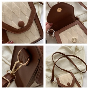 Détails de la texture matelassée et boucle dorée magnétique sur le sac à bandoulière