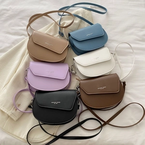 Sacs de selle demi-cercle de style français en six couleurs avec bandoulières réglables