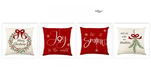 Détails de quatre housses de coussin de Noël avec motifs festifs et lettrage varié