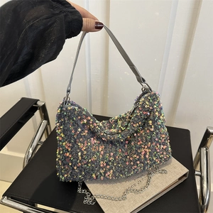 Fashionable sequin shoulder bag with leather strap and metal chain for versatile styling