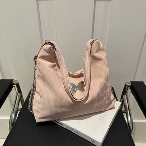Women Pleated Tote Bag Large Capacity Butterfly Decor PU Leather Shoulder Bag Y2K Chic Solid Color Handbag With Chain