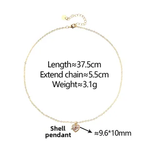 Détail du pendentif cœur en nacre avec paramètres de taille et chaîne en or