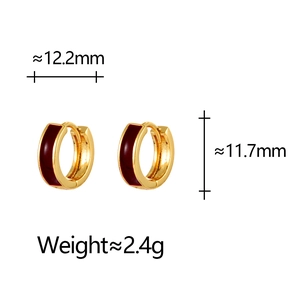 Détails des dimensions des boucles d'oreilles émail rouge 12,2mm par 11,7mm et poids 2,4g