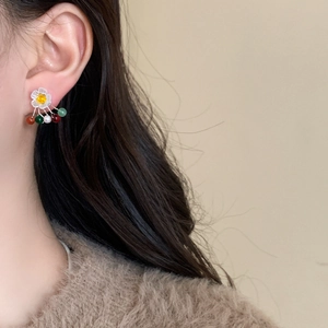New Chinese vintage pearl earrings with floral design and colorful beads on model