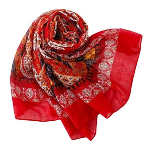 Vintage-Schal im Boho-Stil in Rot mit ethnischen Mustern und leichtem Stoff