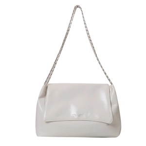Grand sac fourre-tout beige minimaliste en cuir avec bandoulière et lettrage argent
