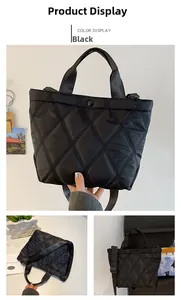 Detail der schwarzen gesteppten Beuteltasche mit Rautenmuster und Metall-Druckknopf