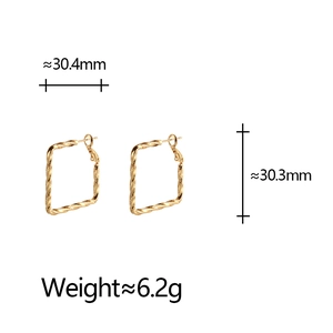 Square twisted rope gold earrings with dimensions 30.4mm by 30.3mm and a weight of 6.2g