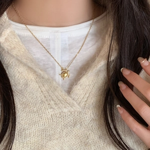 Elegant gold turtle necklace with sparkling zircon on a minimal chain for women