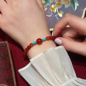 Bracelet vintage en perles de cornaline avec accents turquoise et inserts dorés