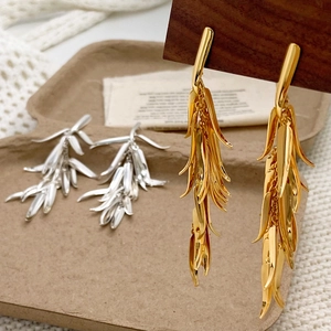 Orecchini Pendenti In Rame Con Lunghe Nappe Design A Foglia Di Grano Elegante Placcato Oro 18K Gioielli Per Donna