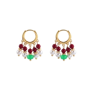 Détail des boucles d'oreilles néo-chinoises avec agate, perles et calcédoine verte