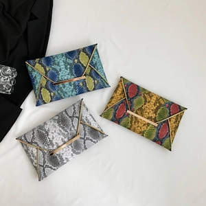 Women Snake Pattern Envelope Clutch Bag Fashion PU Leather Python Print Evening Bag With Gold Metal Hardware Party Purse
