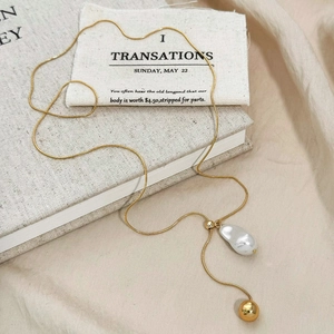 Elegante goldene Schlangenkette Y-Halskette mit Barockperle und goldener Kugel im schicken Set