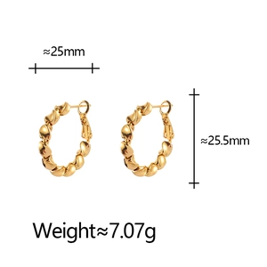 Detailed view of 25mm gold twisted hoop earrings with weight and size specifications