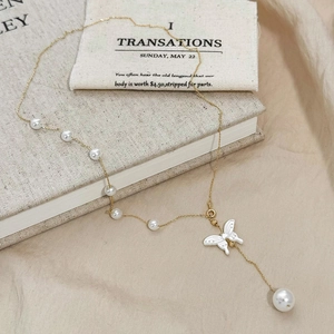 Collier Y Papillon Künstliche Perle Cuivre Plqué Or 14K Nacre Chaîne De Clavicule Bijoux Élégants Doux