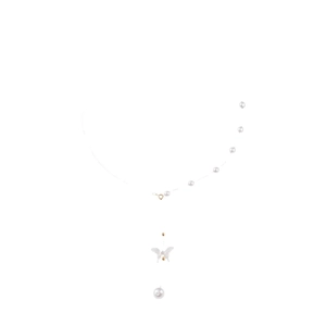Collier élégant avec pendentif papillon en perles et chaîne délicate au style minimaliste
