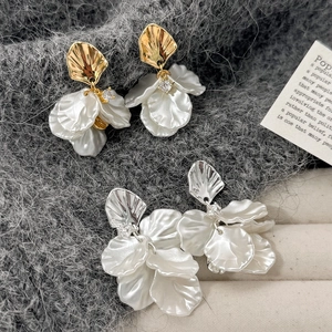Elegant gold and silver flower petal earrings with pearl luster and sparkling zircons