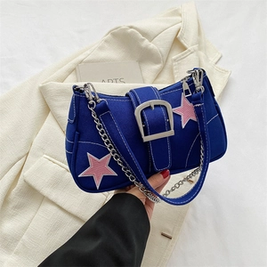 Sac bandoulière Y2K en toile bleu roi avec broderie étoile rose et chaîne argentée