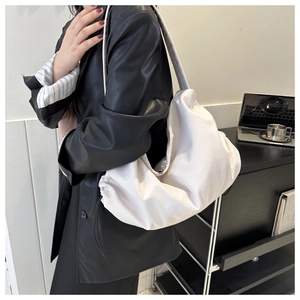 Detailed view of the white pleated cloud tote bag made of high-quality nylon fabric