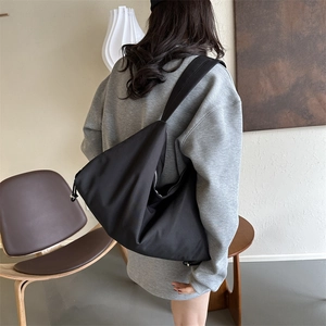 Minimalist black large capacity crossbody hobo bag for women in daily casual style
