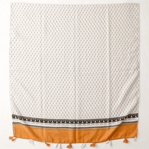Böhmischer Baumwoll-Leinen-Schal mit geometrischen Mustern und orangefarbenen Quasten