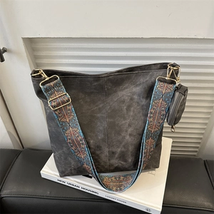 Grand Sac Fourre-Tout En Cuir PU Avec Large Bandoulière Bohème Et Porte-Monnaie Rond Sac Hobo Vintage Dépoli Pour Femmes