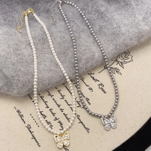 Colliers de perles élégants avec pendentifs papillon en zircon étincelant en or et argent