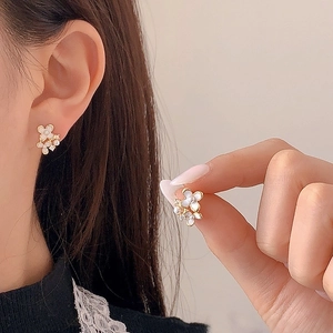 Boucles D'oreilles Puces Fleur Avec Künstliche Perle D'imitation Zircon Alliage Émail Floral Doux Bijoux Femmes Tige Argent 925