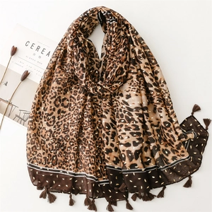 Mode Femmes Écharpe Imprimé Léopard Avec Détail Feuille Or Long Châle巴厘纱 Protection Solaire Plage Avec Glands