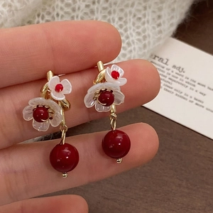 Vintage Camellia Flower Drop Earrings With Red Faux Artificial Pearl White Resin Petals Gold Plated Copper Earring Post Jewelry For Women