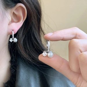 Elegant silver hoop earrings with clear zircon and round pearl for daily fashion wear
