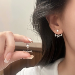 Boucles d'oreilles nœud perle élégantes en finition argent pour bijoux mode quotidien