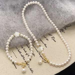 Künstliche Perlenhalskette Und Armband Eleganter Anhänger Weiße Rose Vintage Schmuck Vergoldet OT Verschluss Für Damen Alltag