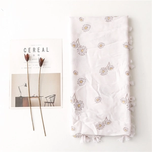 Scialle parasole bianco con stampe di margherite e nappe decorative per le vacanze