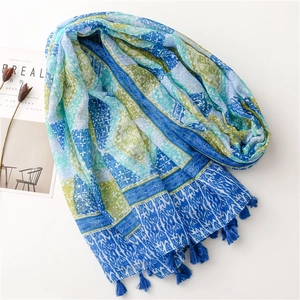 Bohemian geometric print scarf with tassels made of breathable cotton linen blend fabric