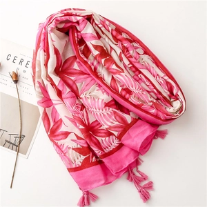 Longue écharpe rose à imprimé tropical avec glands et texture légère en coton-lin